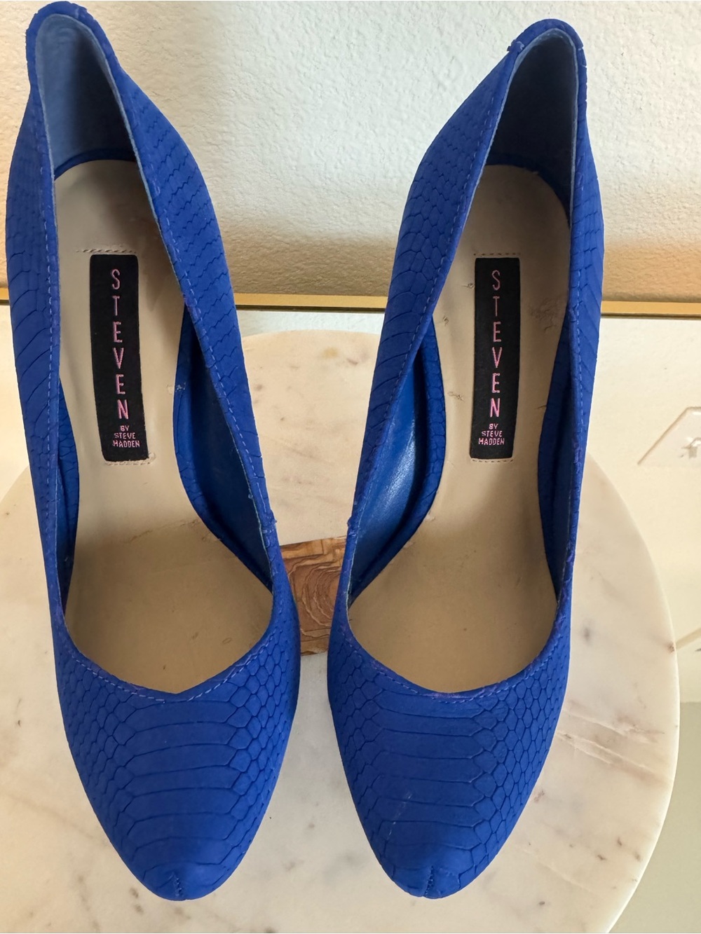 Steven by Steve Madden Electric Blue Textured Round-Toe Pumps - SIZE: 8 M